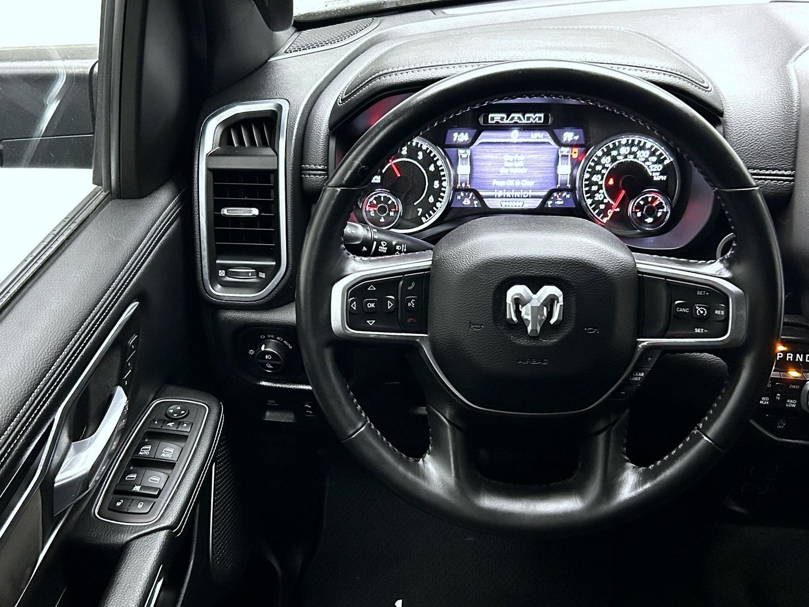 Used 2023 Silver Ram Laramie image 12