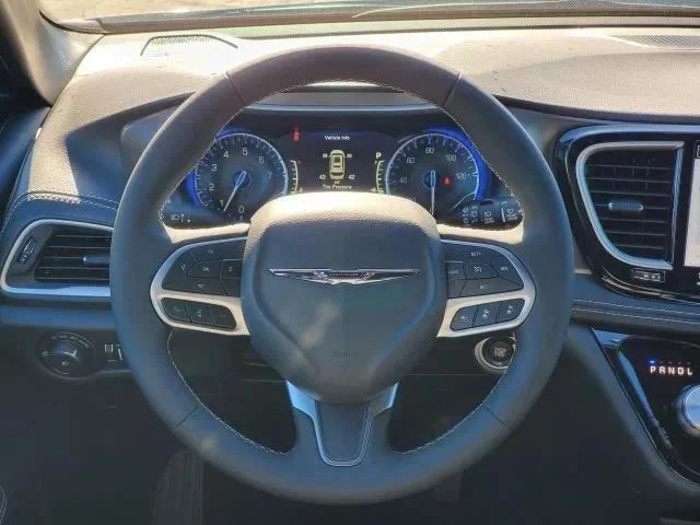 2026 Chrysler Pacifica Select - Photo 21