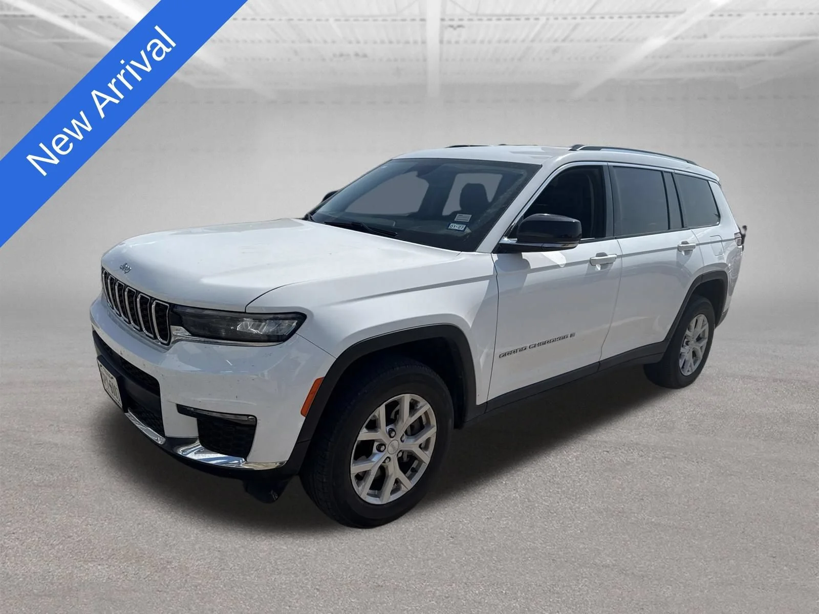 2023 Jeep Grand Cherokee L Limited RWD photo
