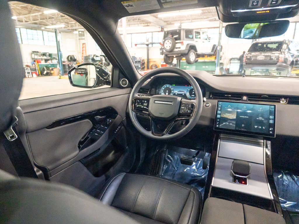 Used 2025 Black Land Rover S image 19