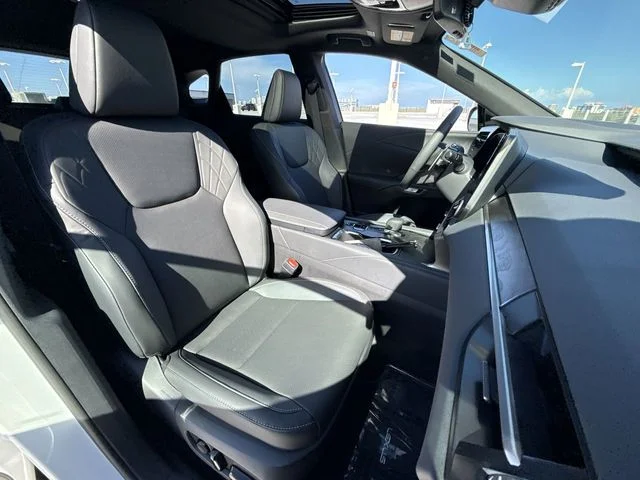 Used 2025 White Lexus 350 Premium image 26