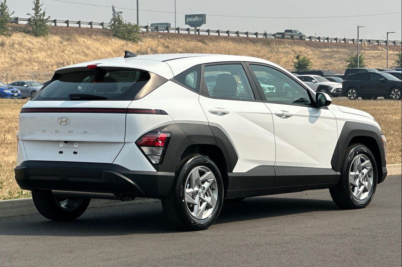 New 2027  Hyundai SE FWD image 3