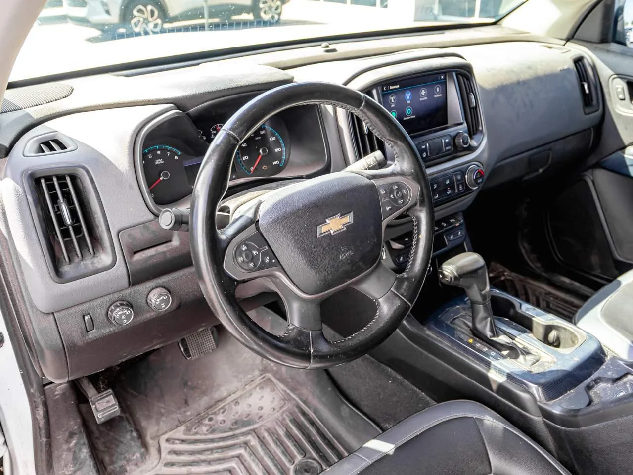 Certified Used 2019 SUMMIT WHITE Chevrolet 4WD Z71 image 8