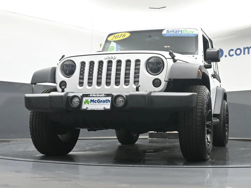Used 2016 White Jeep Sport image 7