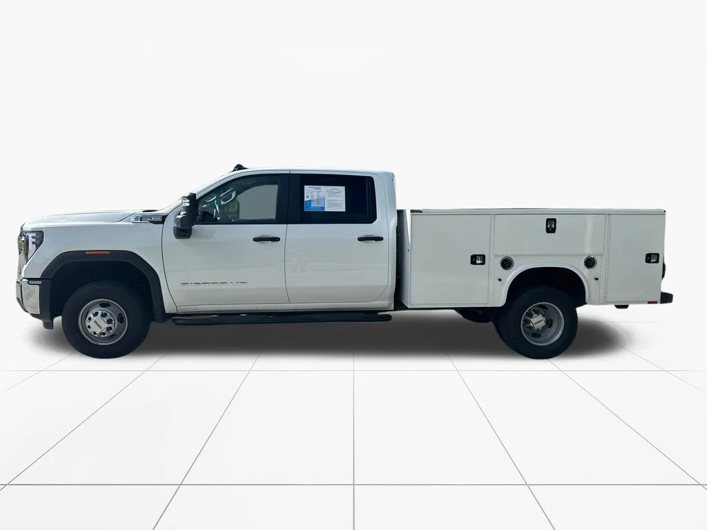 Used 2025 Summit White GMC Pro image 4