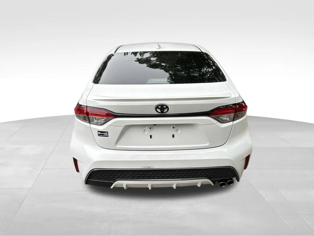 Used 2022 White Toyota SE image 4