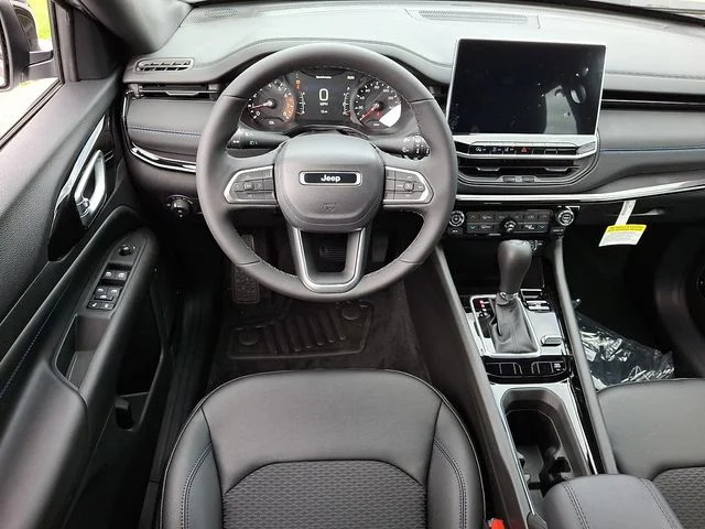 New 2026 White Jeep Latitude image 11