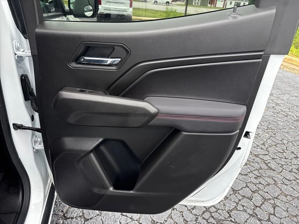 Used 2025 White Chevrolet Z71 image 16
