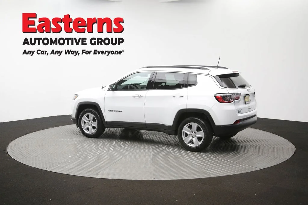 Used 2022 White Jeep Latitude image 62