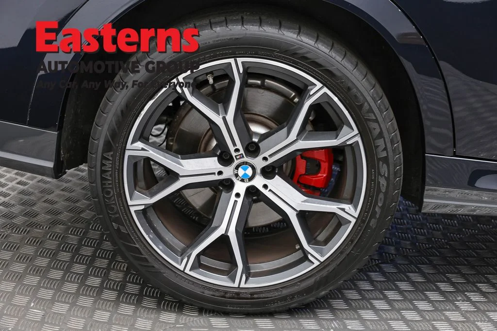 Used 2025 Black BMW M60i image 32