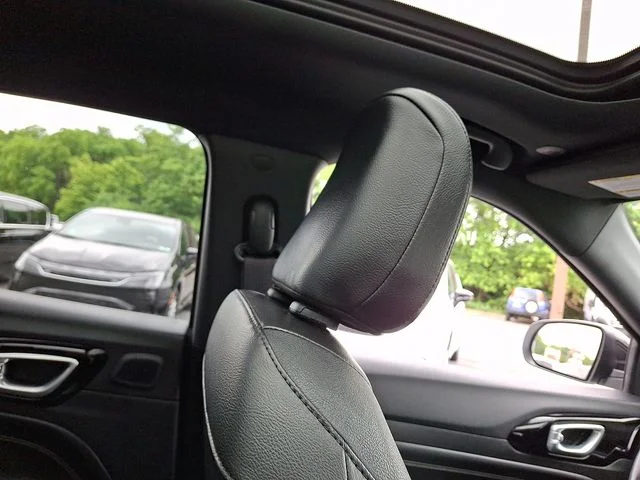 Used 2022 White Jeep Limited image 13