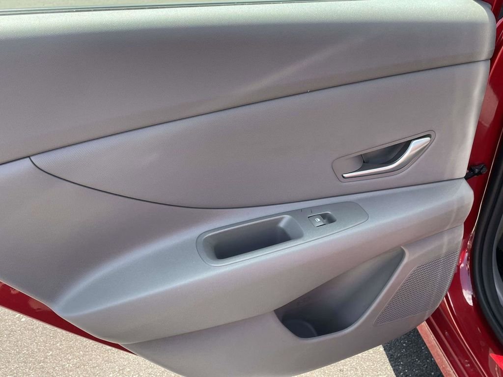 Used 2025 Red Hyundai SEL Convenience image 11