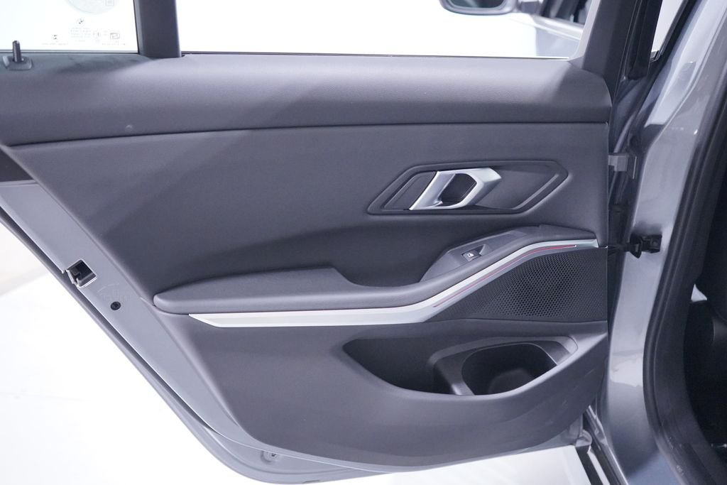 2025 BMW 3 Series 330i - Photo 16