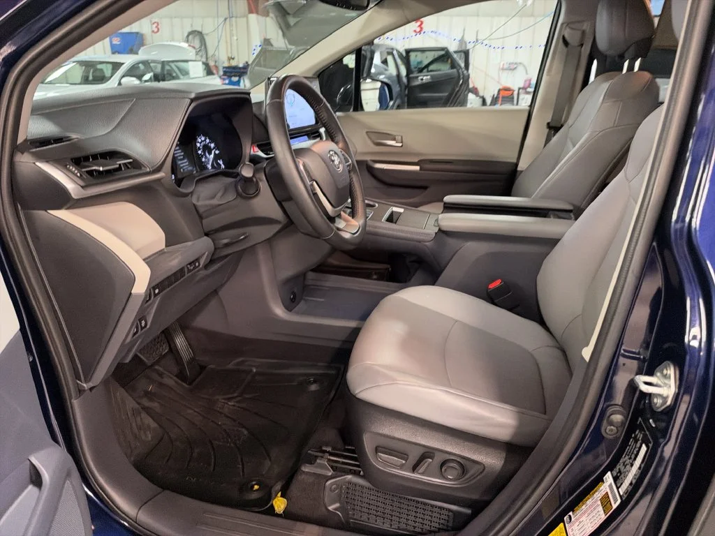 Certified Used 2022  Toyota XLE image 13