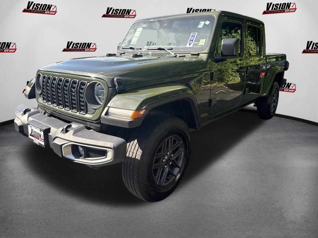 Used 2024 Green Jeep Sport S image 1