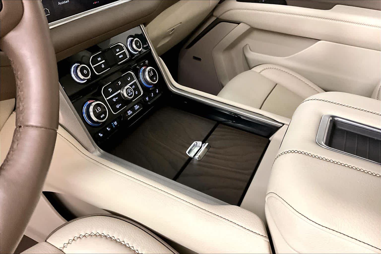 Used 2023 White Frost Tricoat GMC Denali image 16