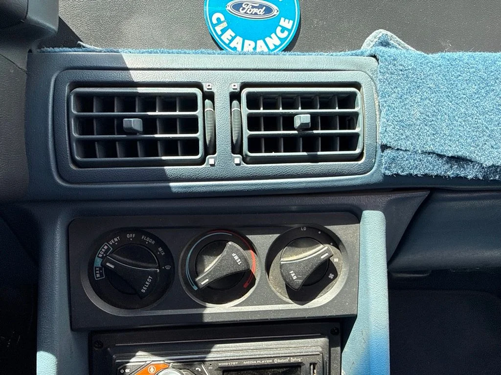 Used 1989 White Ford LX image 14