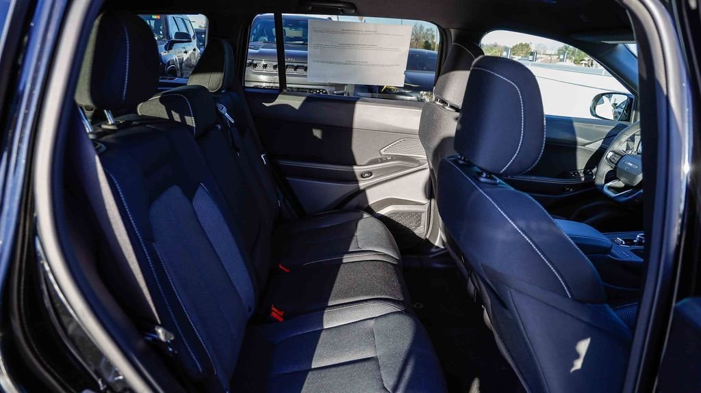 New 2026 Diamond Black Crystal Pearlcoat Jeep Laredo image 20