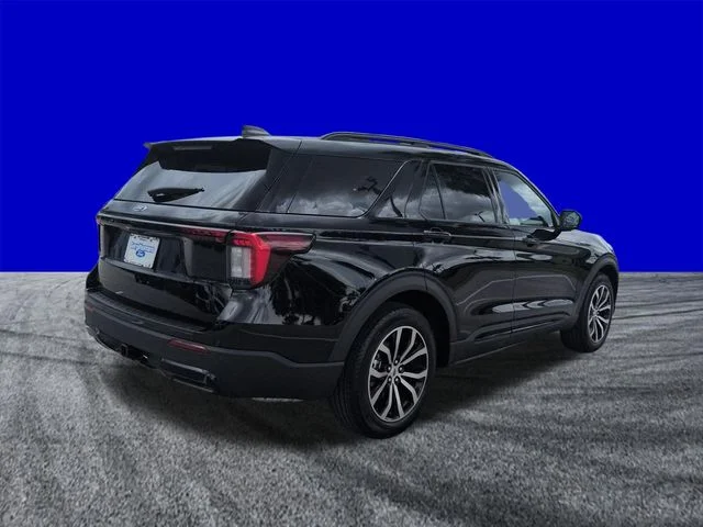 New 2026 Agate Black Metallic Ford ST-Line image 4