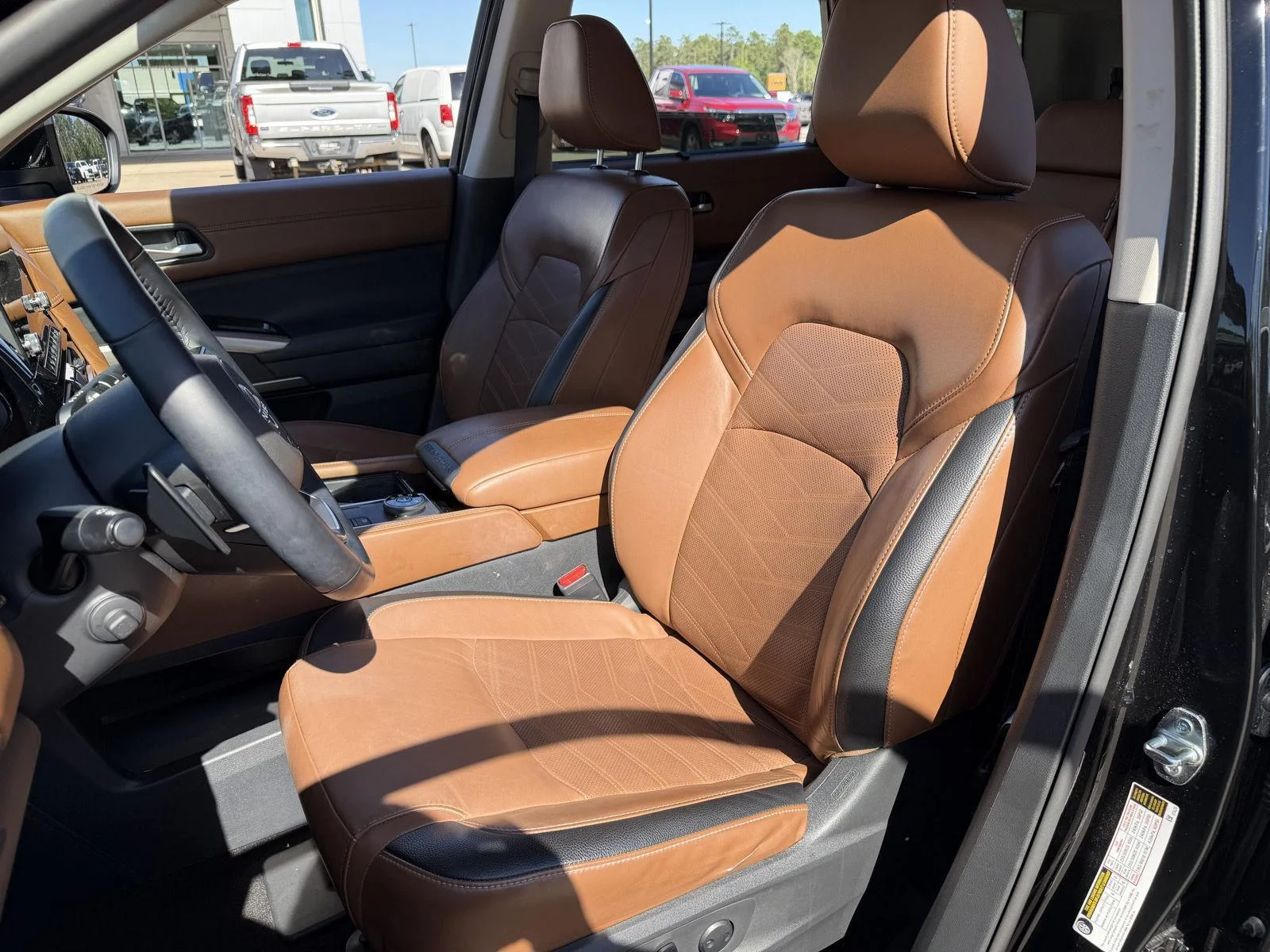 Used 2023 Super Black Nissan Platinum image 15