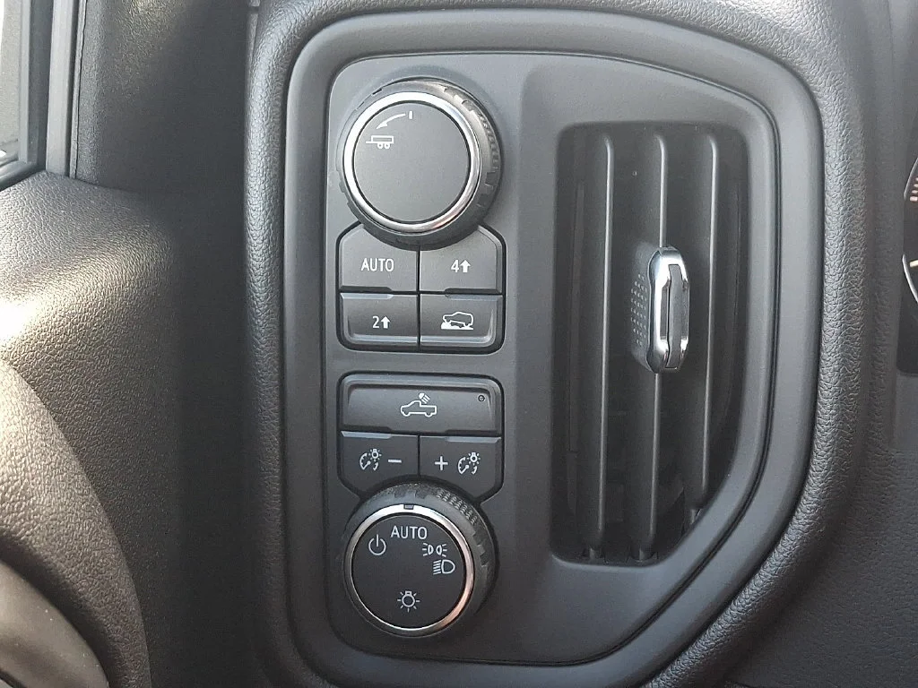 Used 2025 Slate Gray Metallic Chevrolet Custom image 21