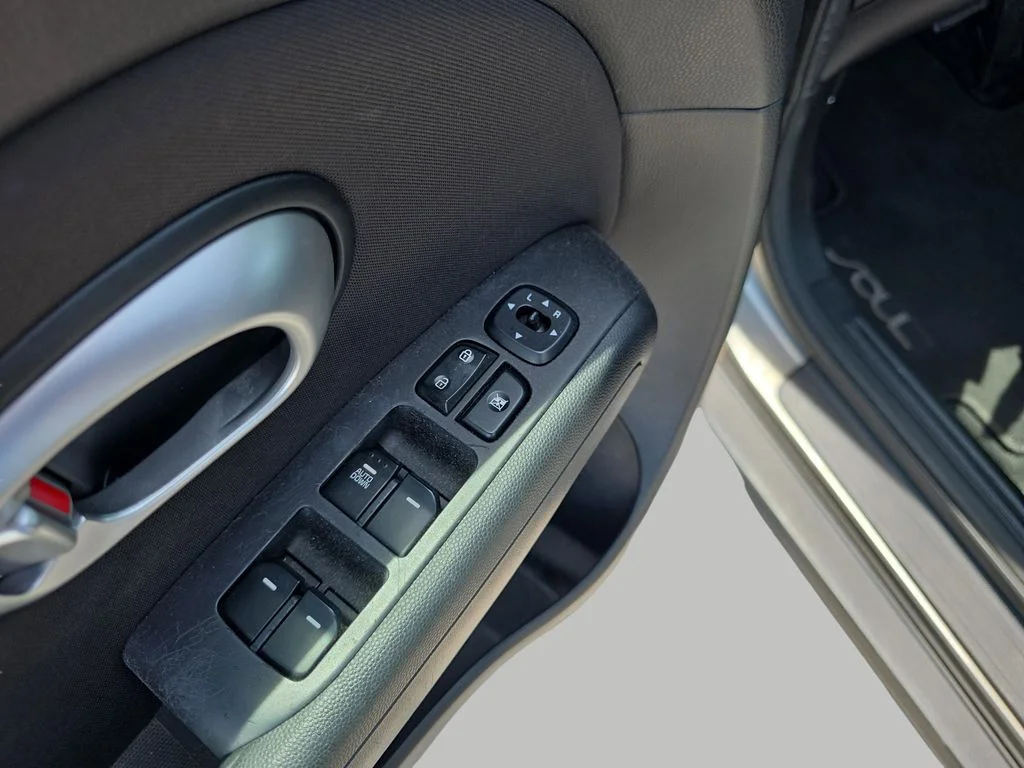 Used 2016 Titanium Gray Kia Base image 18