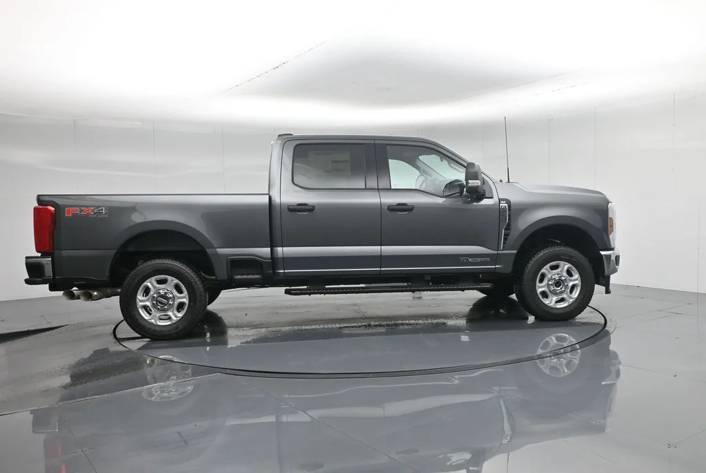 New 2026 Carbonized Gray Metallic Ford XLT image 26