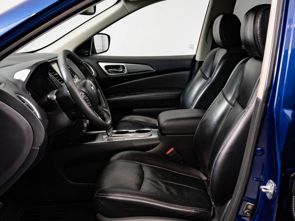 Used 2018 Caspian Blue Nissan SL image 23