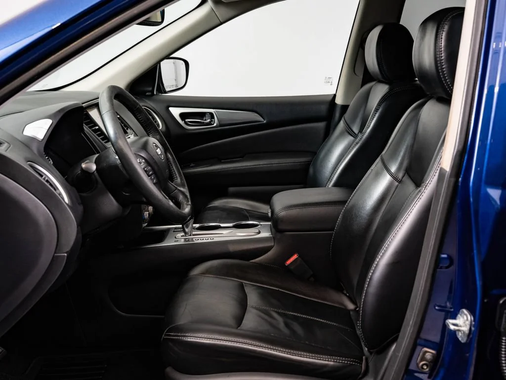 Used 2018 Caspian Blue Nissan SL image 23