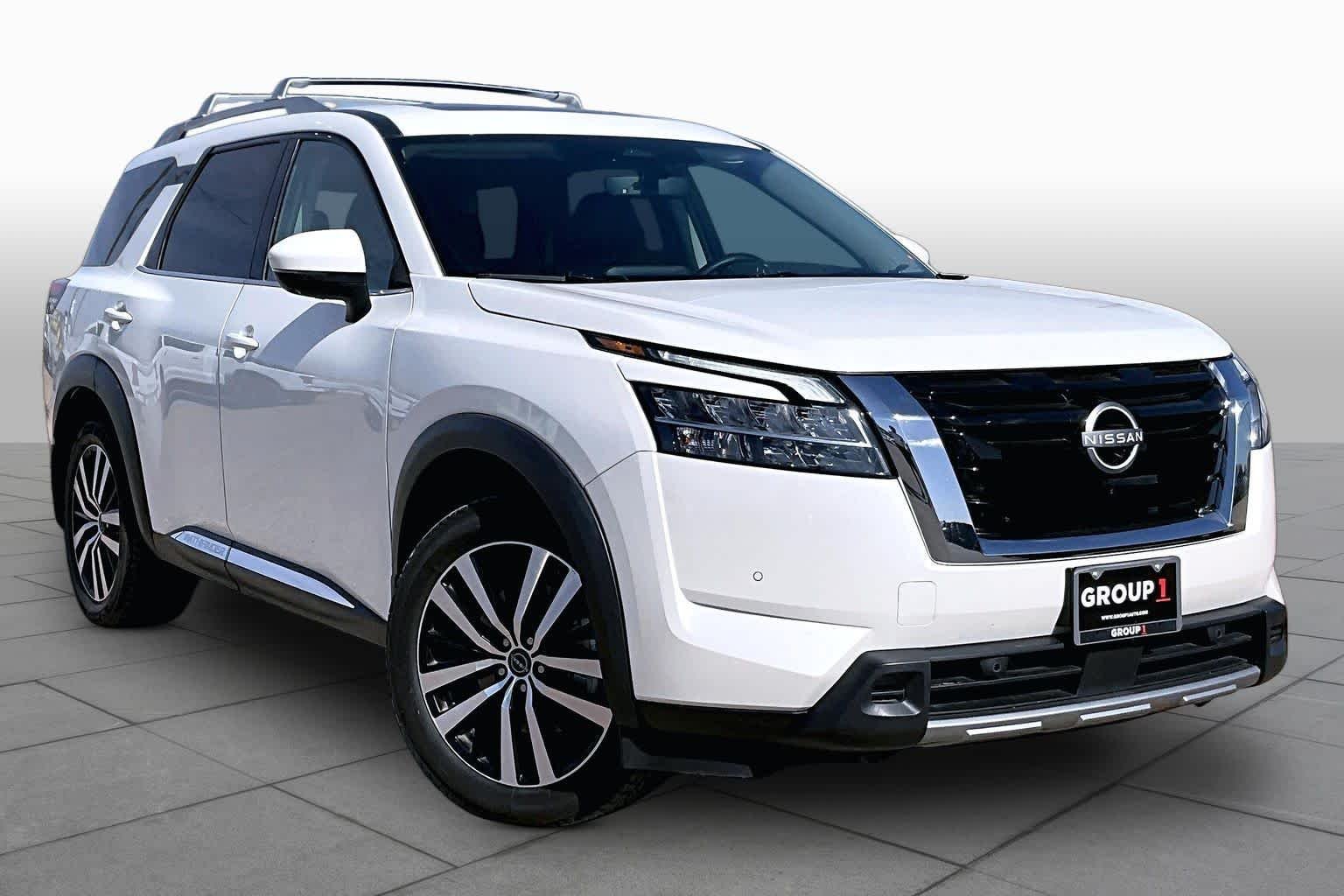 Used 2024 Pearl White Tricoat Nissan Platinum image 3