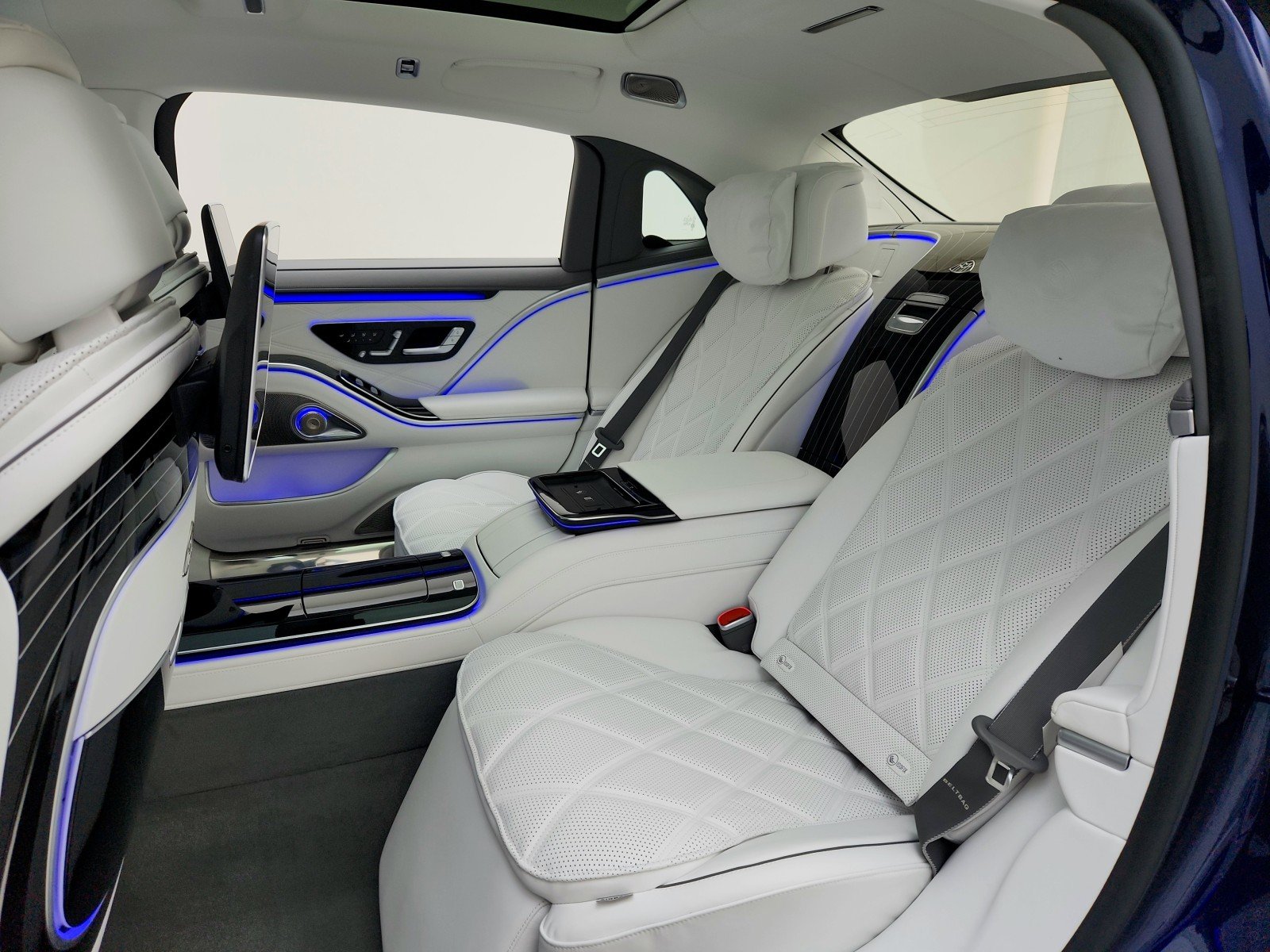 New 2026 MANUFAKTUR Mystic Blue Metallic Mercedes-Benz Maybach S 580 4MATIC® Sedan image 17