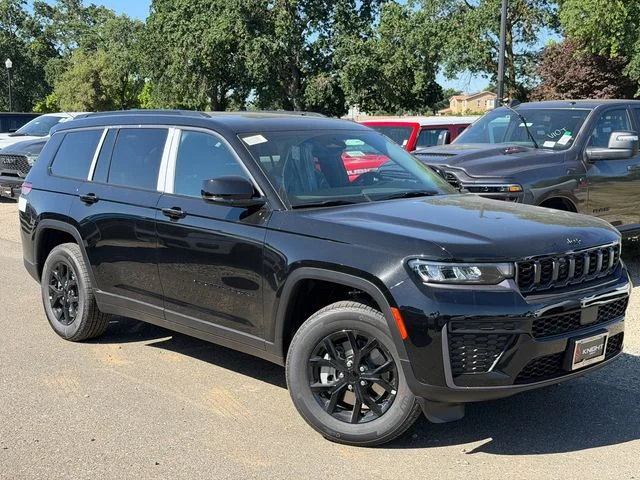 New 2026 Diamond Black Crystal Pearl-Coat Exterior Paint Jeep Altitude image 2