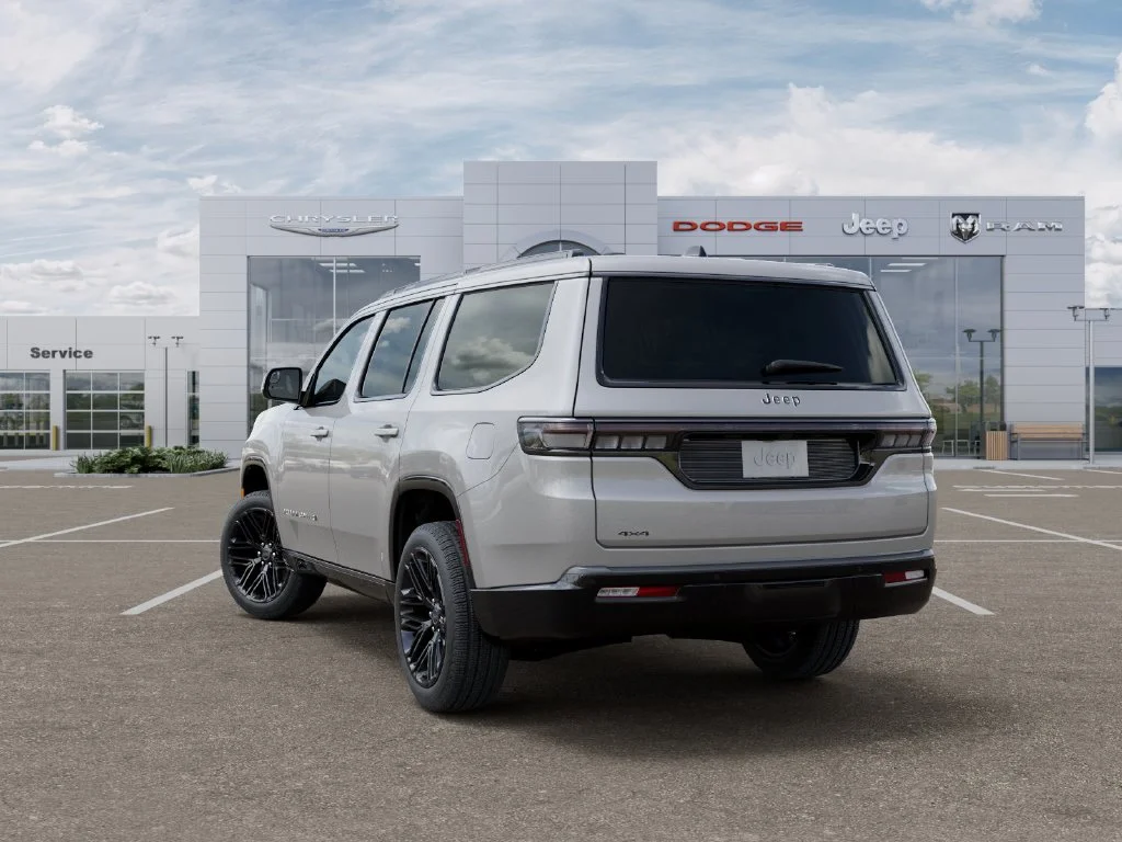 New 2026 Silver-Zynith Exterior Paint Jeep Limited Reserve image 3