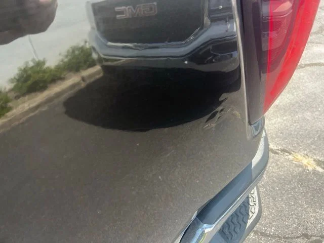 Used 2021  GMC Base image 10