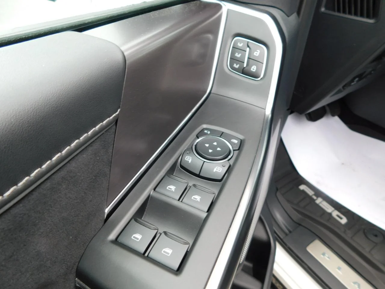 New 2026 Star White Metallic Tri-Coat Ford Platinum® image 27