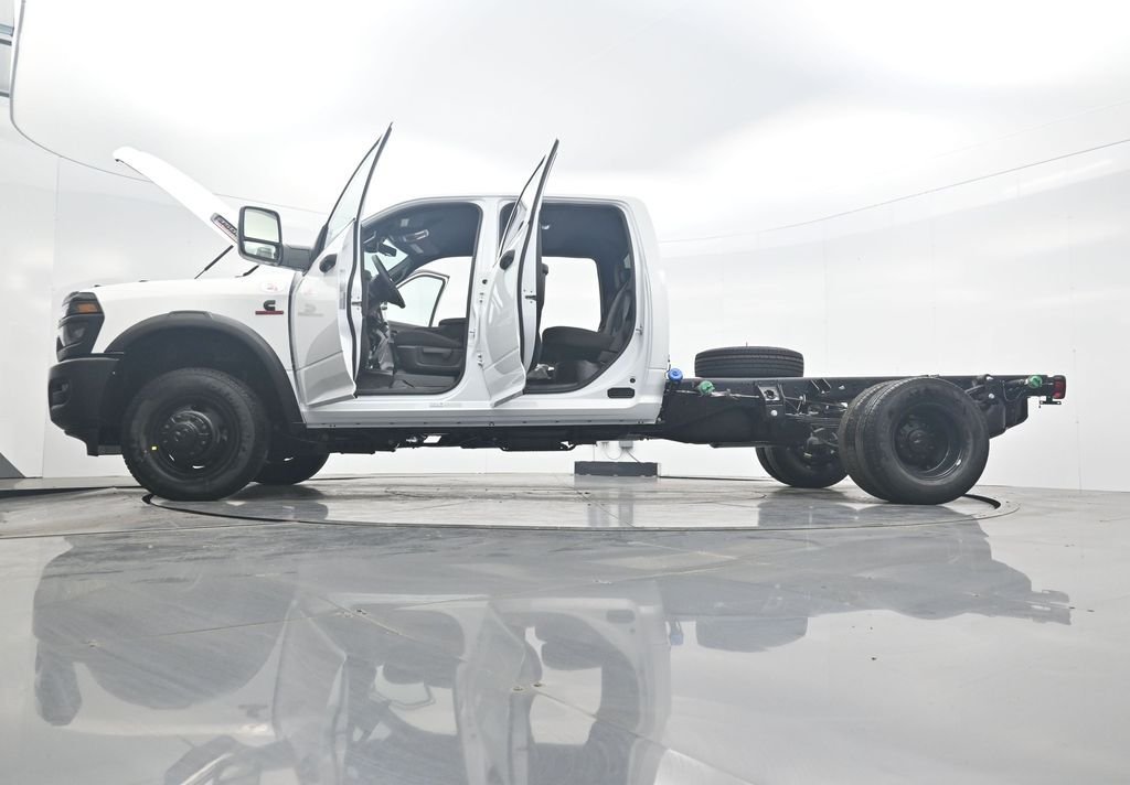 New 2026 Bright White Clear-Coat Exterior Paint RAM Tradesman image 47