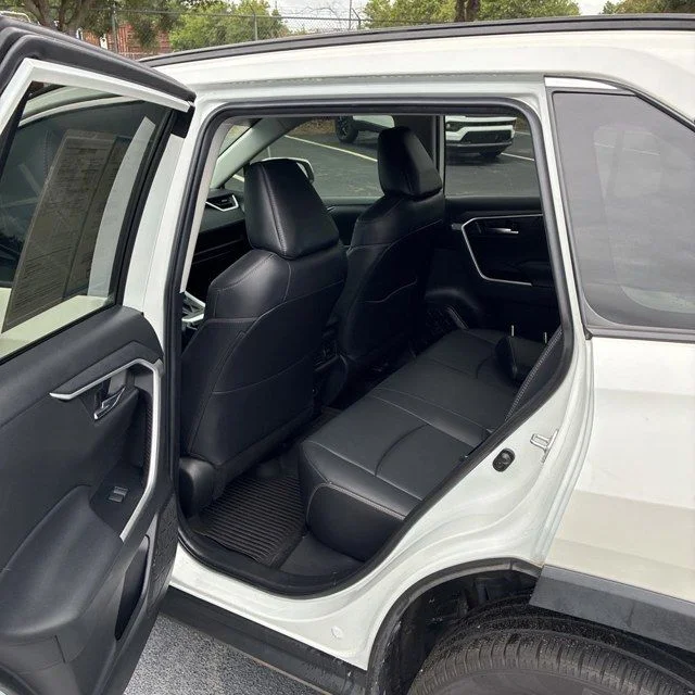 Used 2021 White Toyota XLE Premium image 12