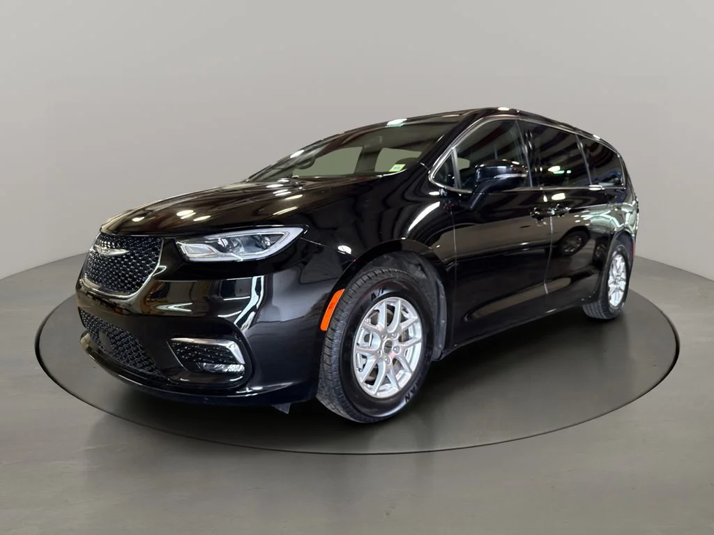 Used 2025 Black Chrysler Select image 3