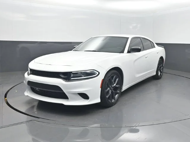 Used 2021 White Dodge SXT image 1