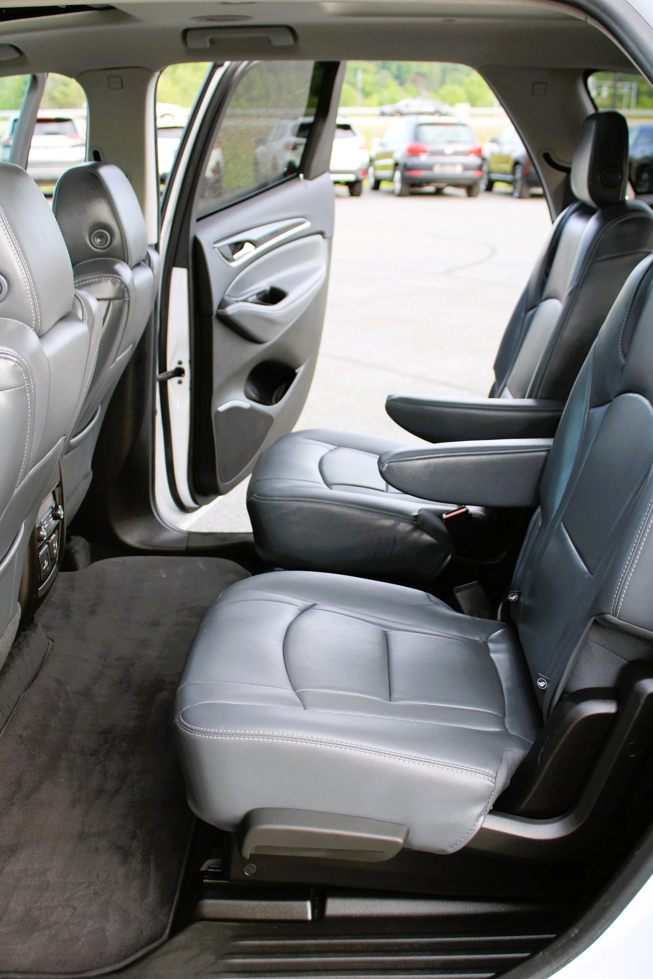 Used 2018 White Frost Tricoat Buick Premium image 19