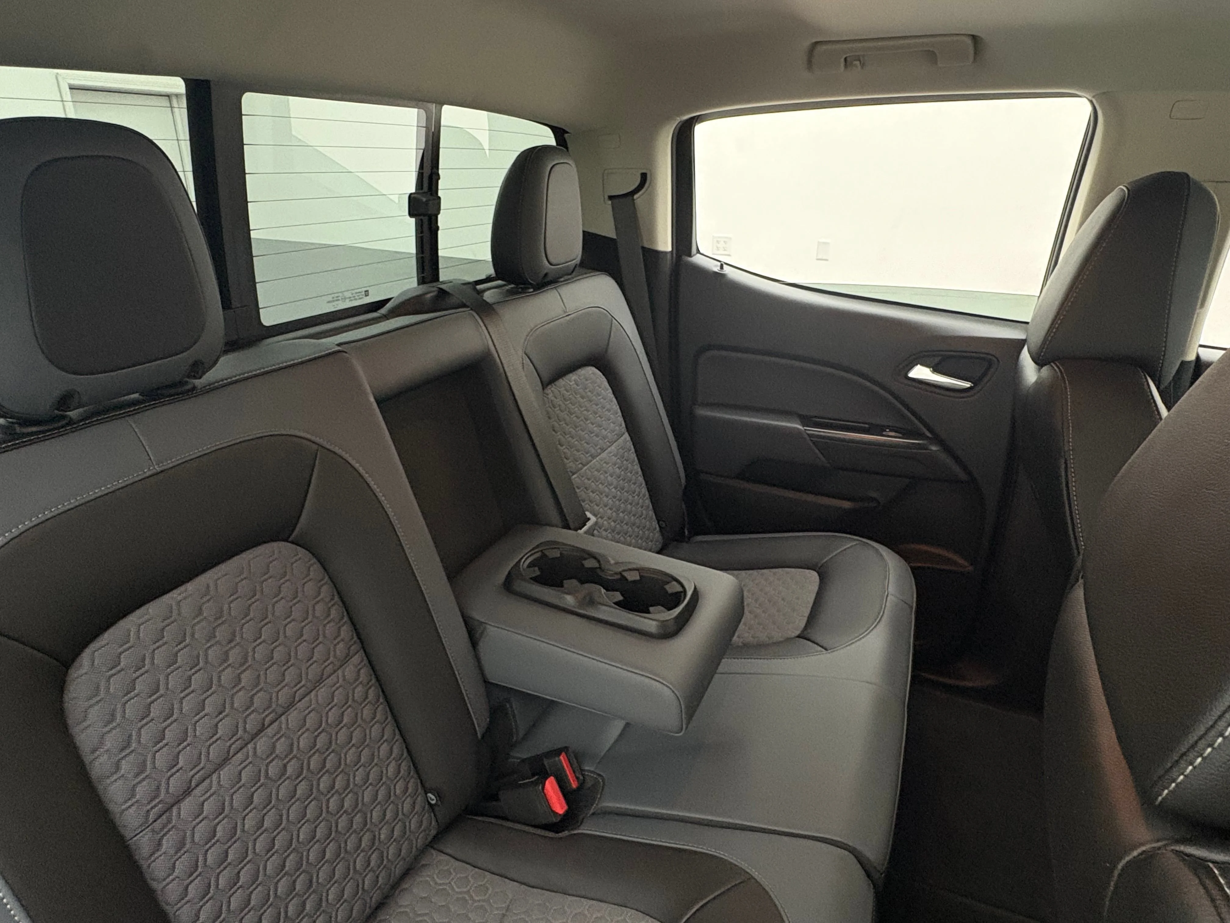 Used 2018 BLACK Chevrolet 4WD Z71 image 36