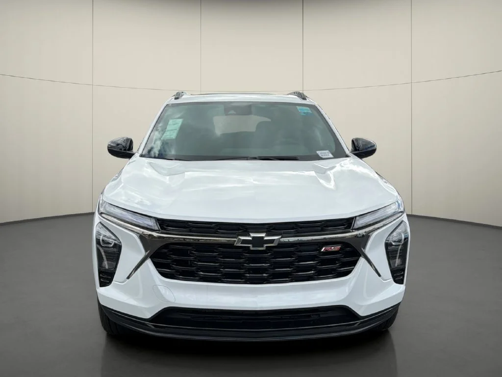 New 2026 Summit White Chevrolet 2RS image 2
