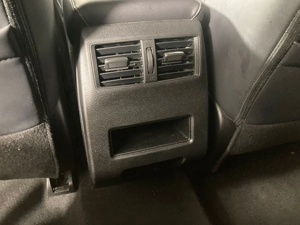 Used 2025  Mitsubishi SE image 15