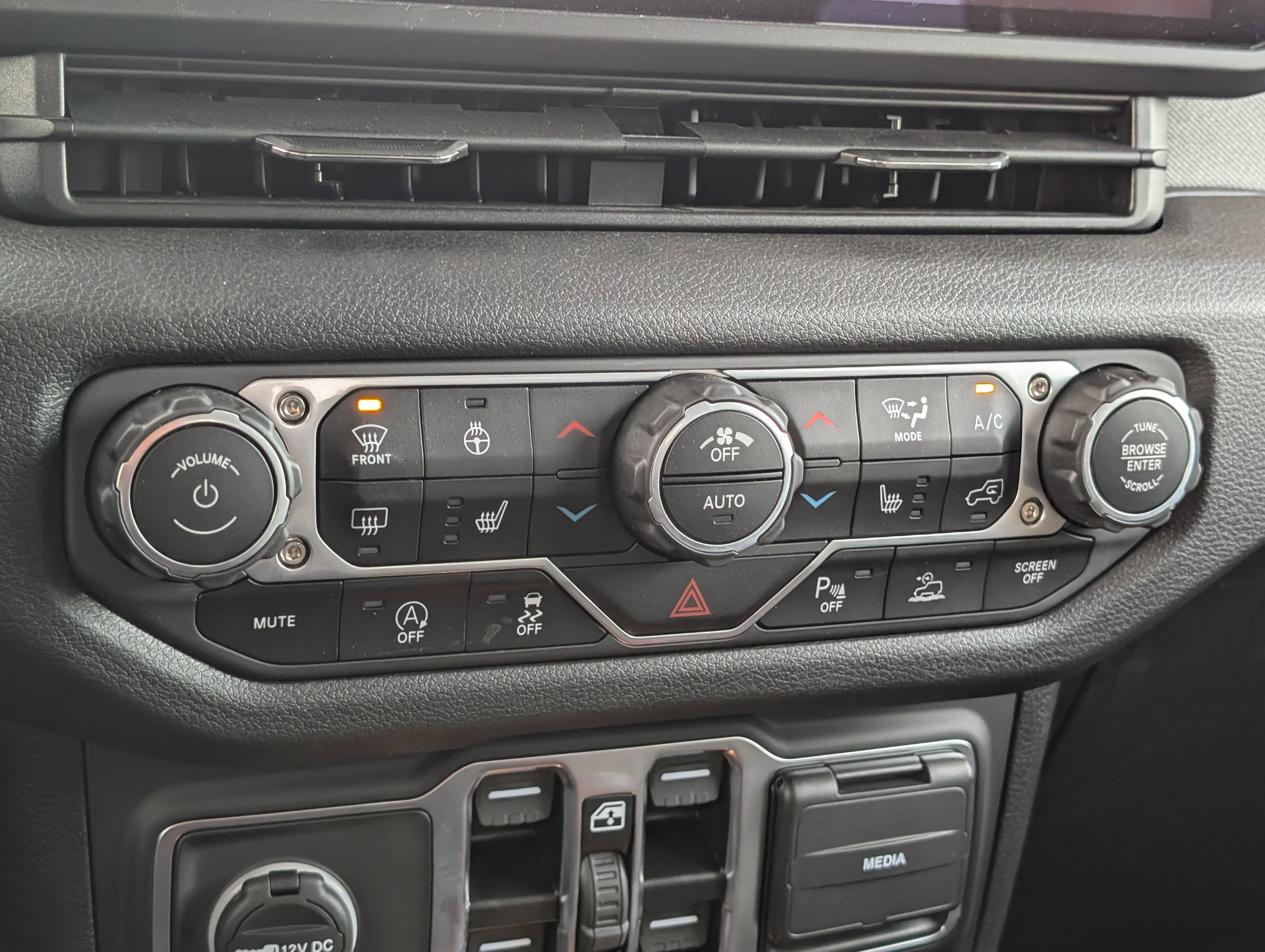 New 2025 Granite Crystal Metallic Jeep NightHawk image 27