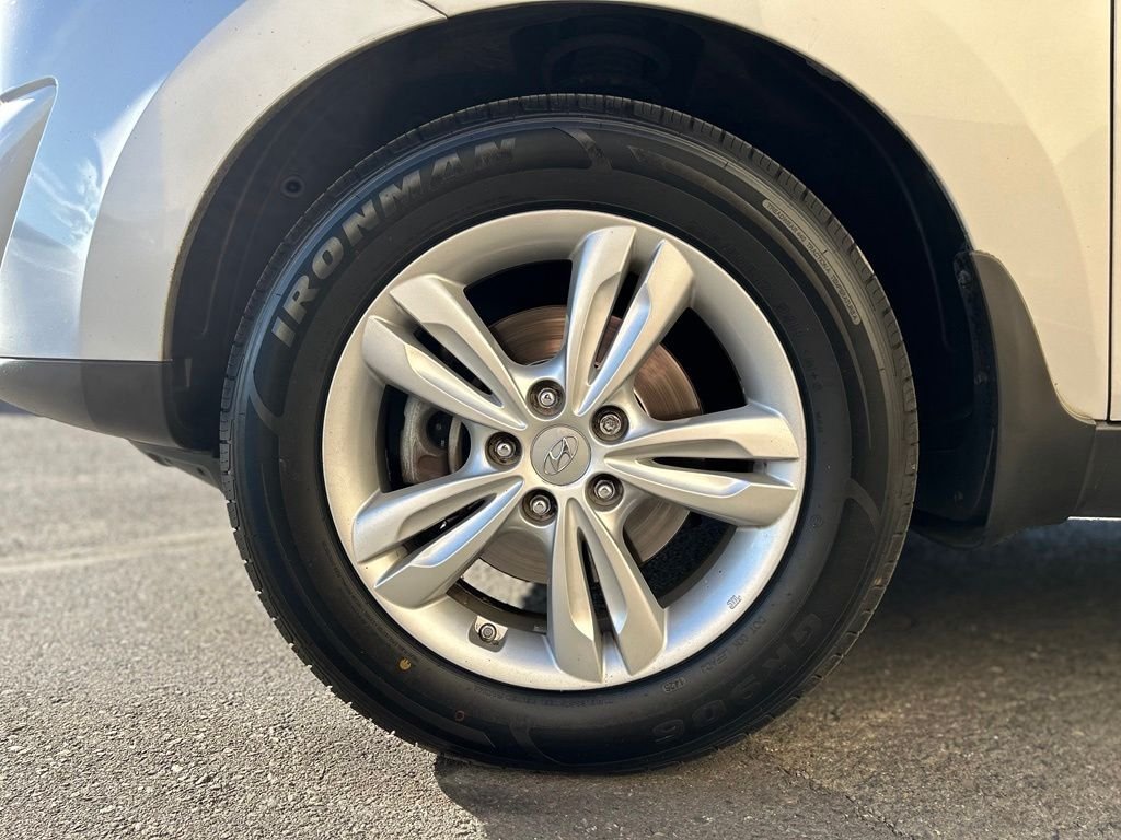 Used 2012 Diamond Silver Hyundai GLS image 12