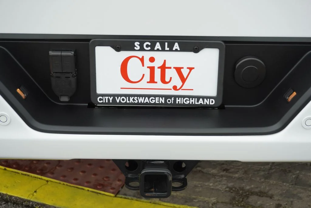 Used 2025 White GMC AT4 image 40