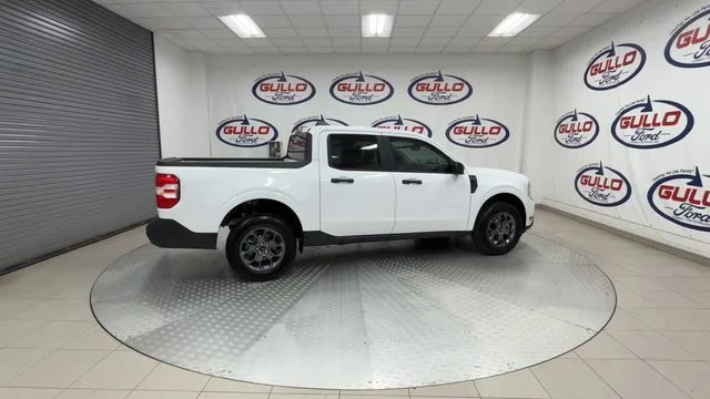 New 2026 Oxford White Ford XLT image 2