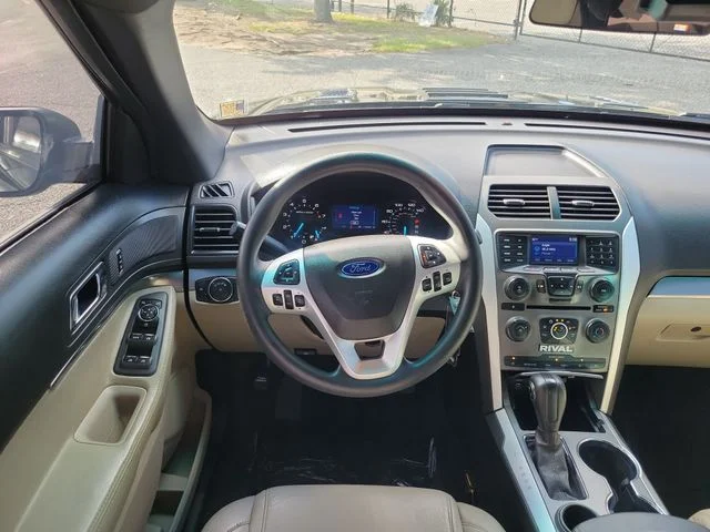 Used 2015 Black Ford Base image 10