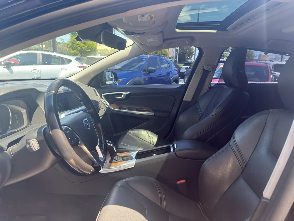 Used 2016 Onyx Black Metallic Volvo T5 Drive-E Premier image 9
