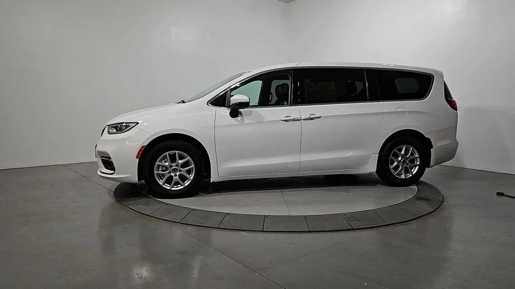 Used 2023 White Chrysler Touring L image 2